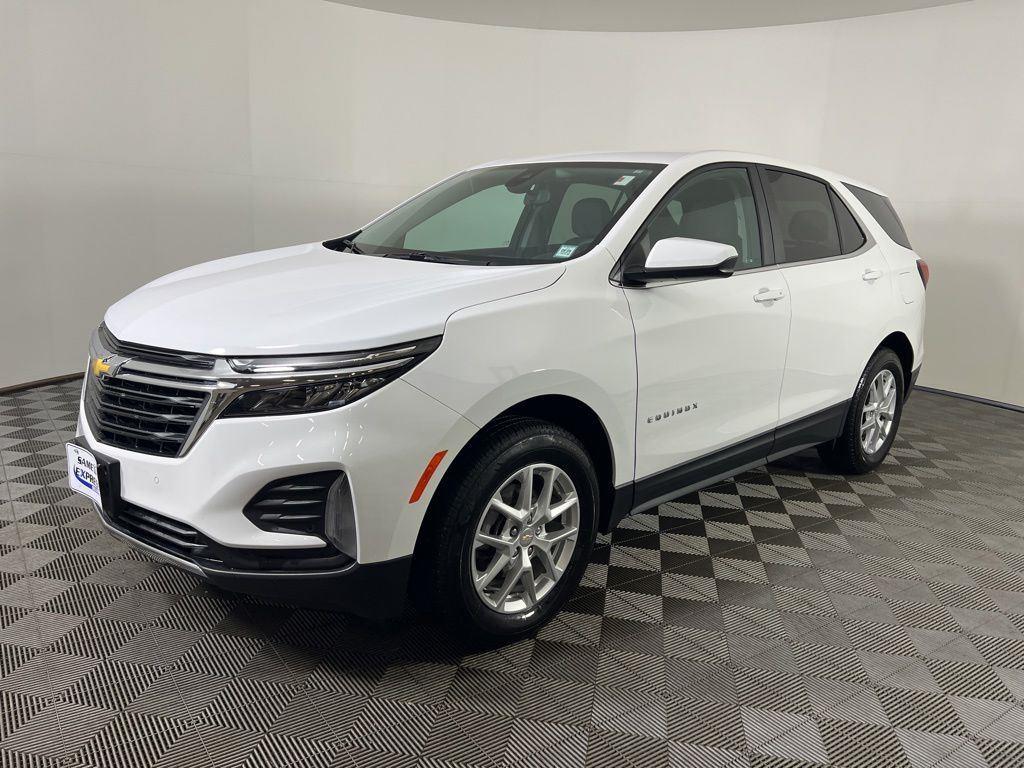 Used 2024 Summit White Chevrolet LT image 28
