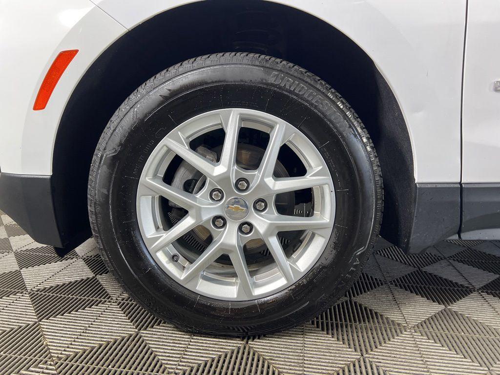 Used 2024 Summit White Chevrolet LT image 30