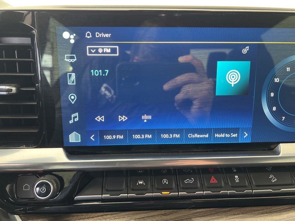 Used 2022 Summit White Chevrolet RST image 15
