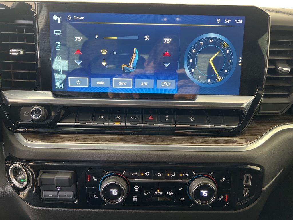 Used 2022 Summit White Chevrolet RST image 18