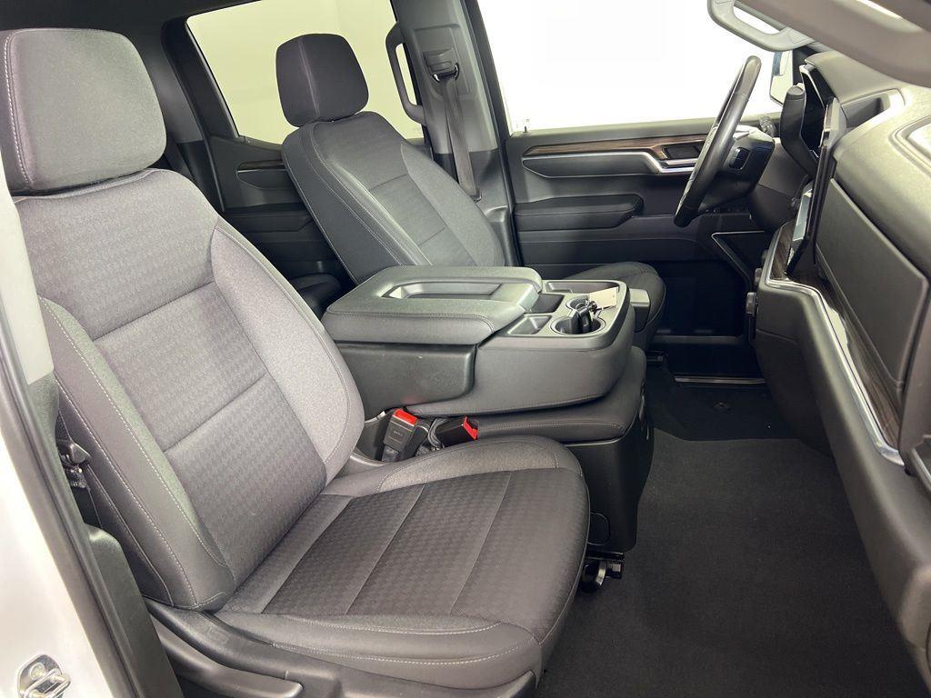 Used 2022 Summit White Chevrolet RST image 21