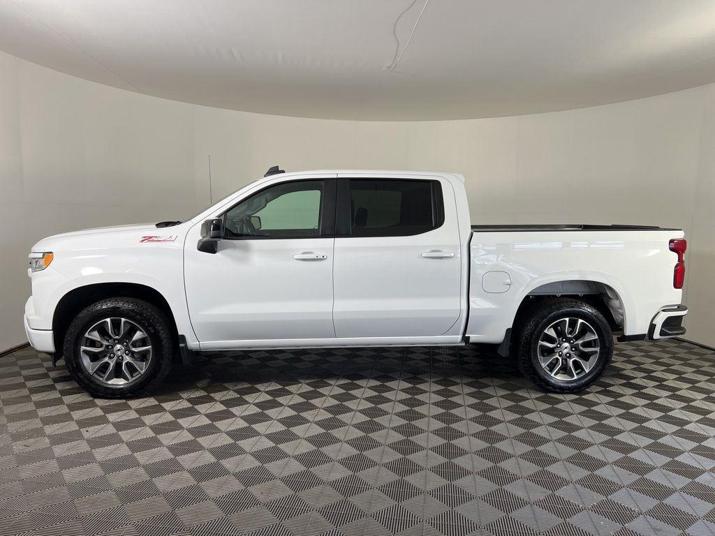 Used 2022 Summit White Chevrolet RST image 27