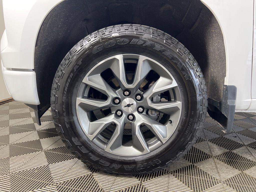 Used 2022 Summit White Chevrolet RST image 30