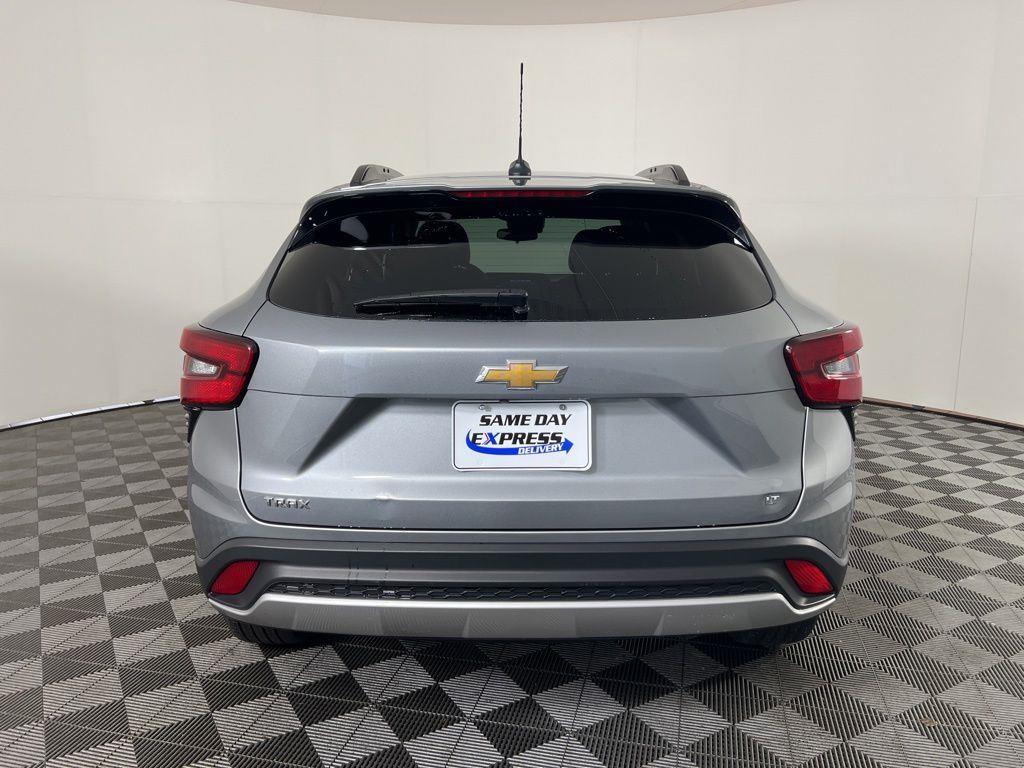 Used 2024 Sterling Gray Metallic Chevrolet LT image 25