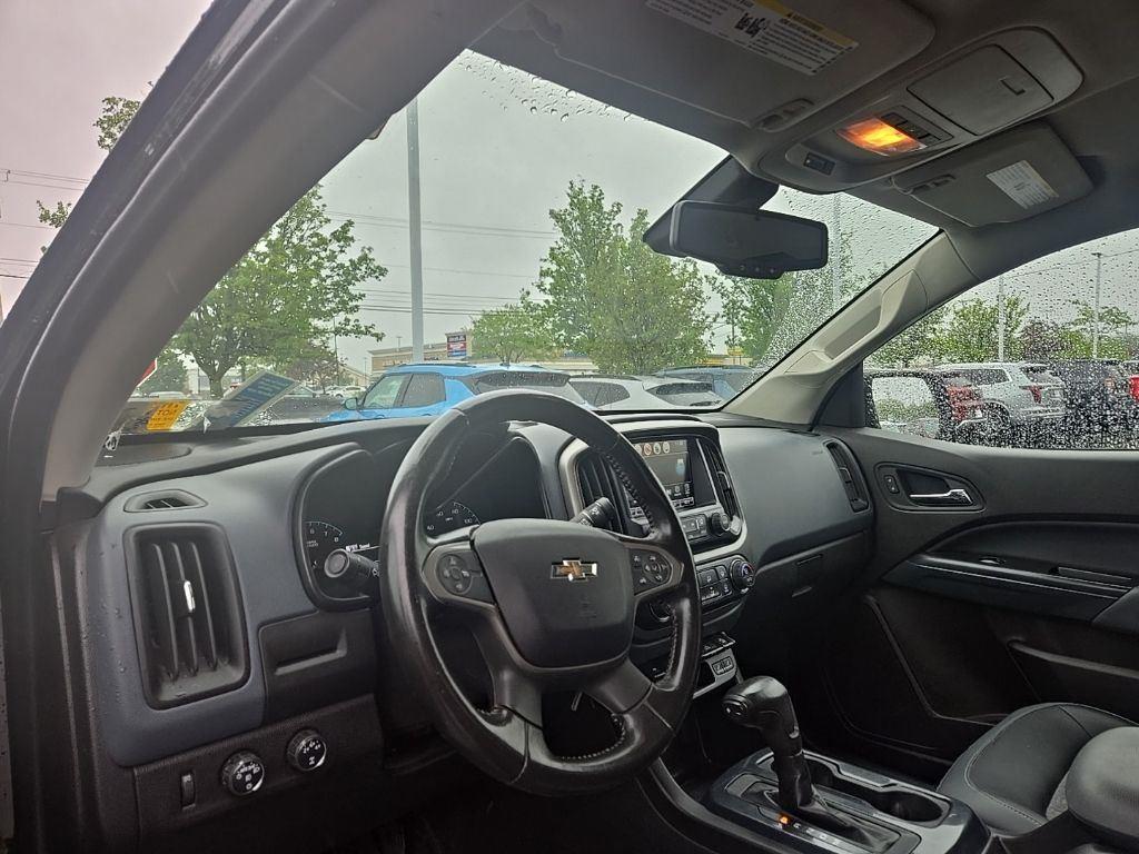 Used 2016 Black Chevrolet Z71 image 3