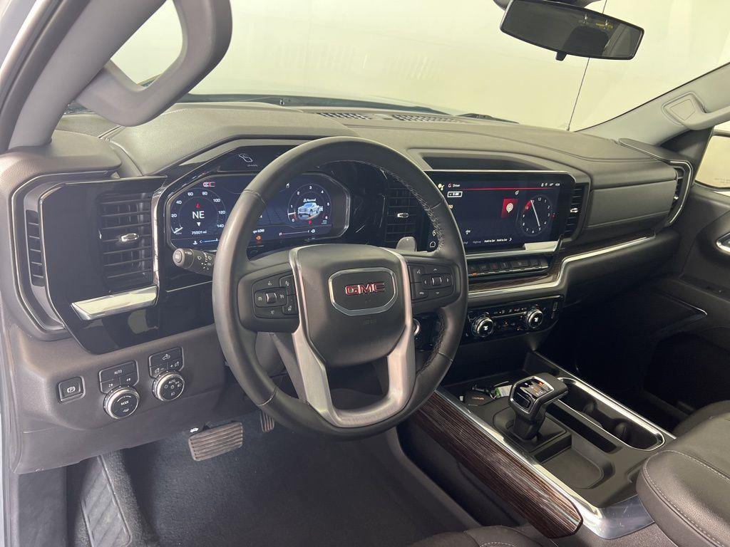Used 2024 Gray GMC Elevation image 4