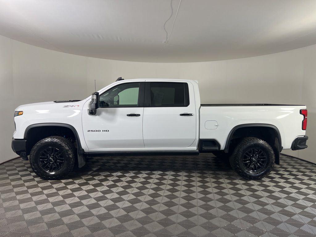 Used 2025 Summit White Chevrolet ZR2 image 33