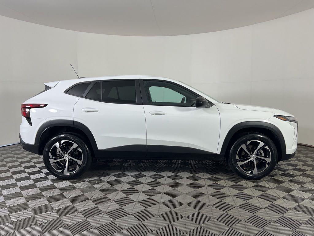 Used 2024 Summit White Chevrolet 1RS image 23