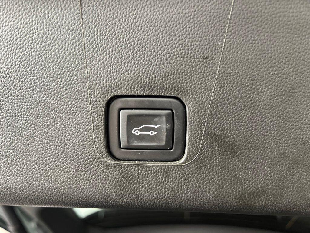 Used 2023 Silver Sage Chevrolet LT image 24