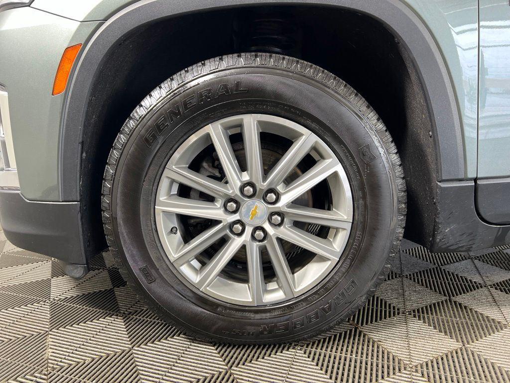 Used 2023 Silver Sage Chevrolet LT image 33
