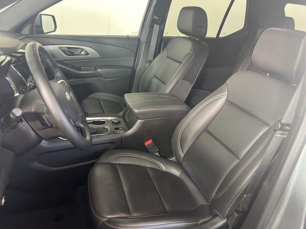 Used 2023 Sterling Gray Metallic Chevrolet LT Leather image 4