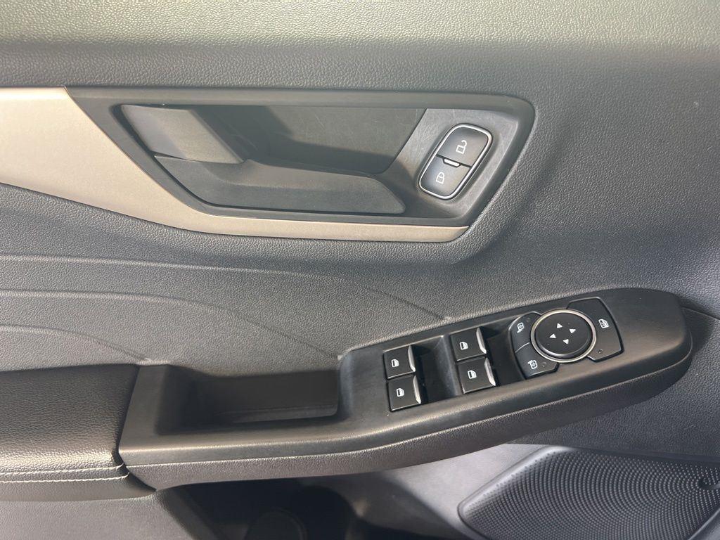 Used 2022 Oxford White Ford SE image 6