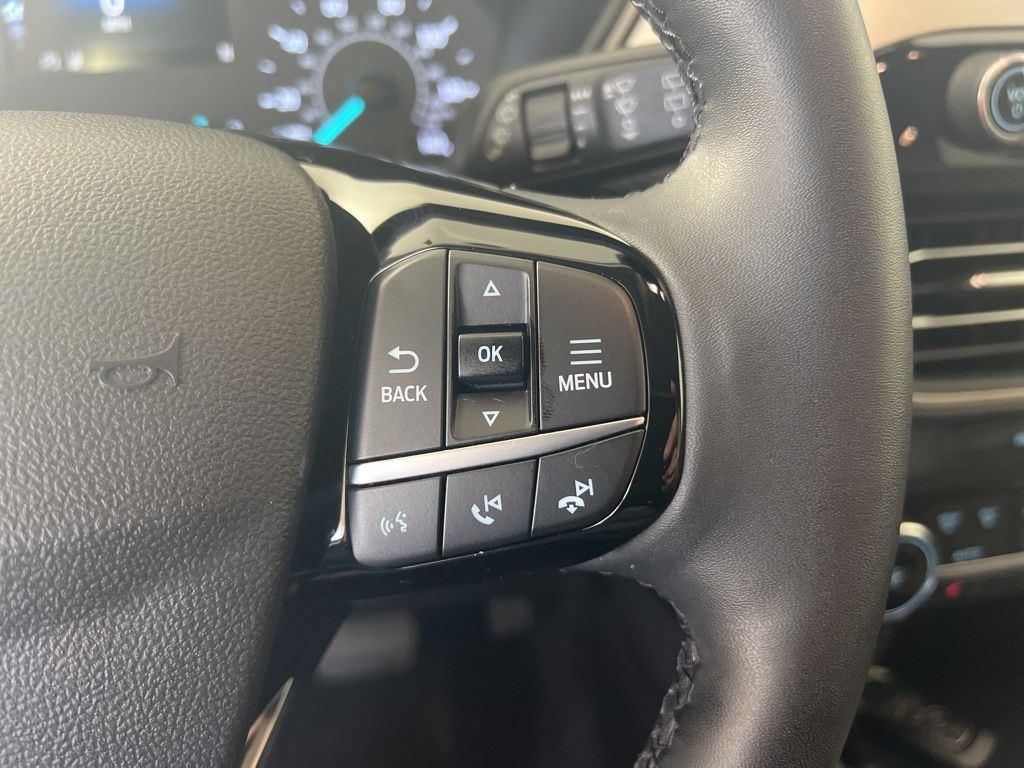 Used 2022 Oxford White Ford SE image 9