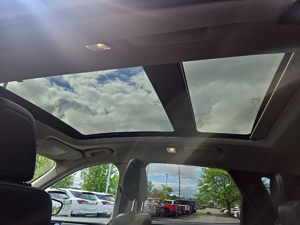 Used 2020 Green Metallic Ford SEL image 4