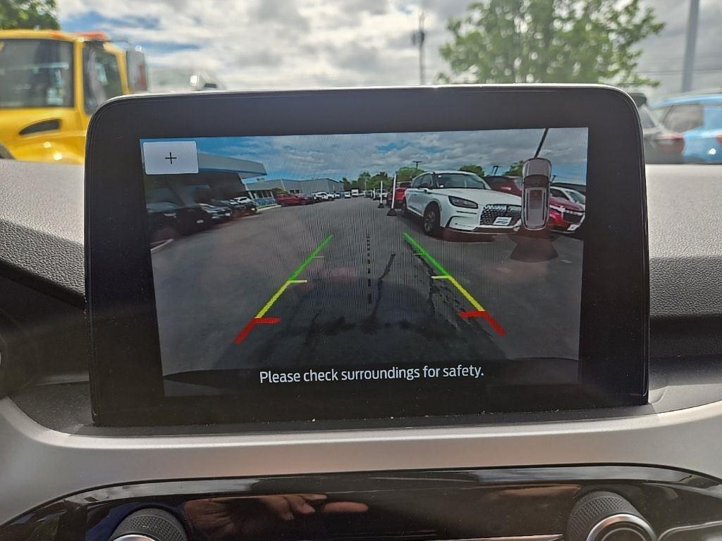 Used 2020 Green Metallic Ford SEL image 6
