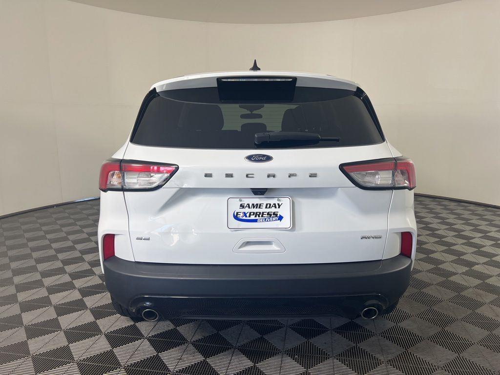 Used 2022 Oxford White Ford SE image 24