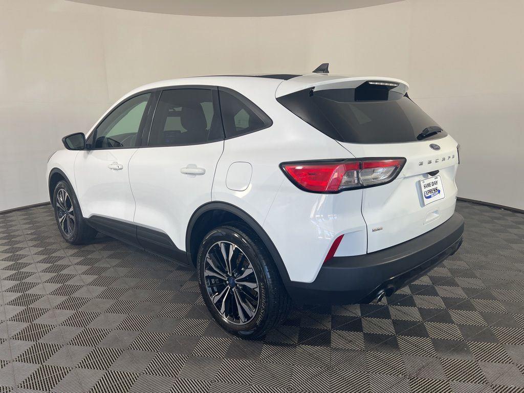 Used 2022 Oxford White Ford SE image 25