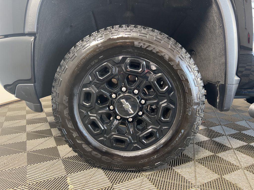 Used 2024 Black Chevrolet LTZ image 32