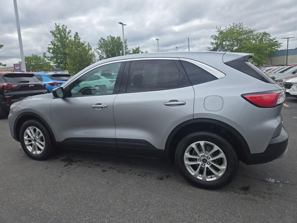 Used 2022 Silver Metallic Ford SE image 4