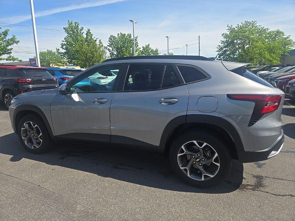 Used 2024 Sterling Gray Metallic Chevrolet LT image 4
