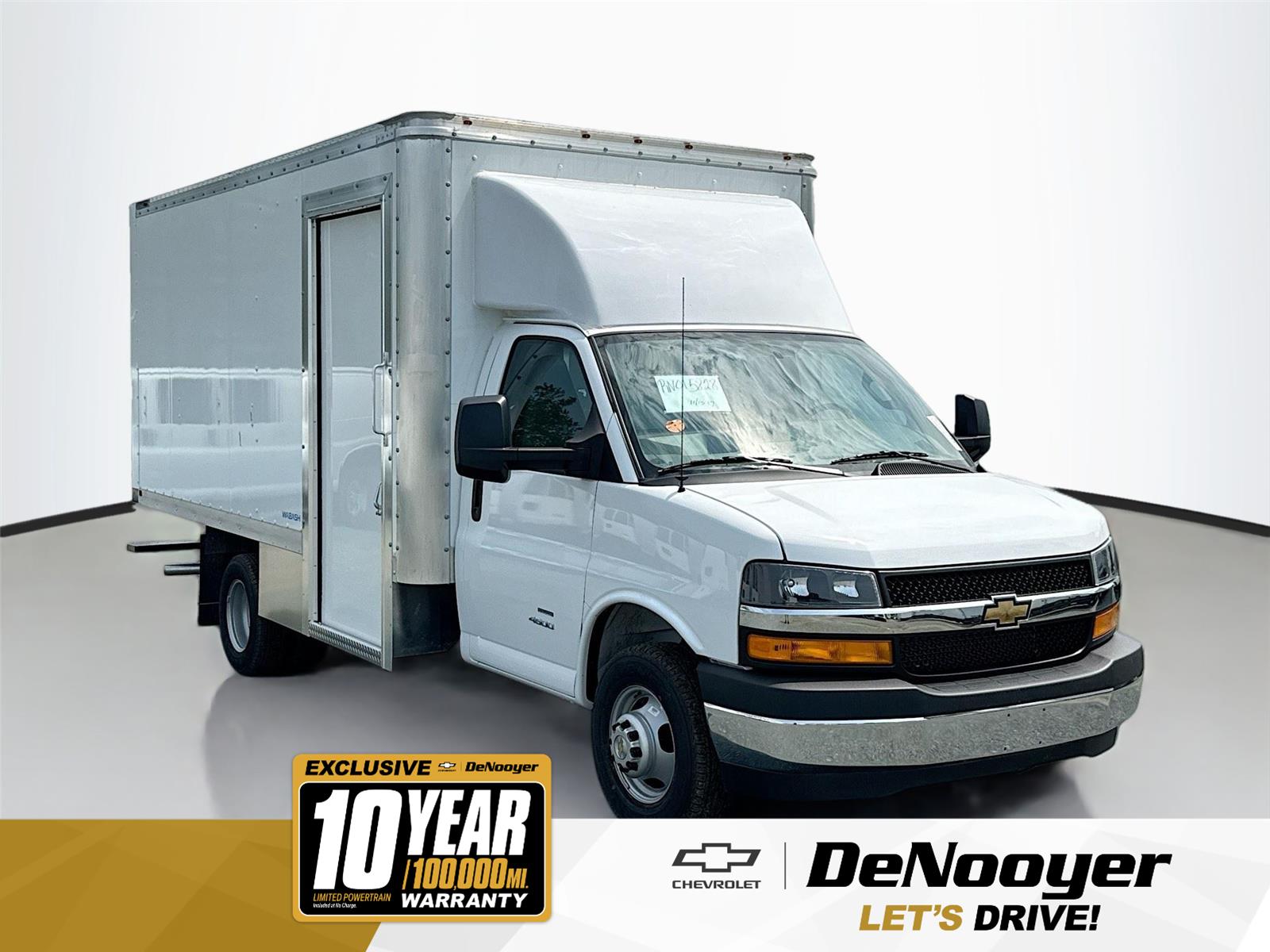 Summit White 2024 Chevrolet Express Chassis 4500 Cutaway 159 Van Rear-Wheel Drive 8-Speed Automatic