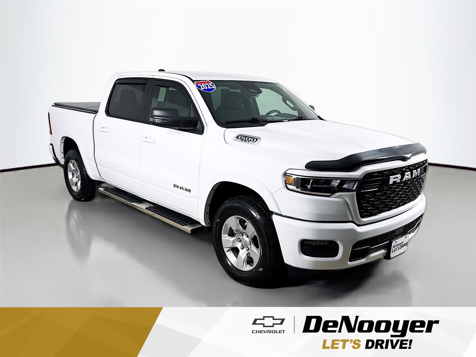 Bright White Clearcoat 2025 RAM 1500 Big Horn Crew Cab 4WD Pickup Truck Four-Wheel Drive 8-Speed Automatic