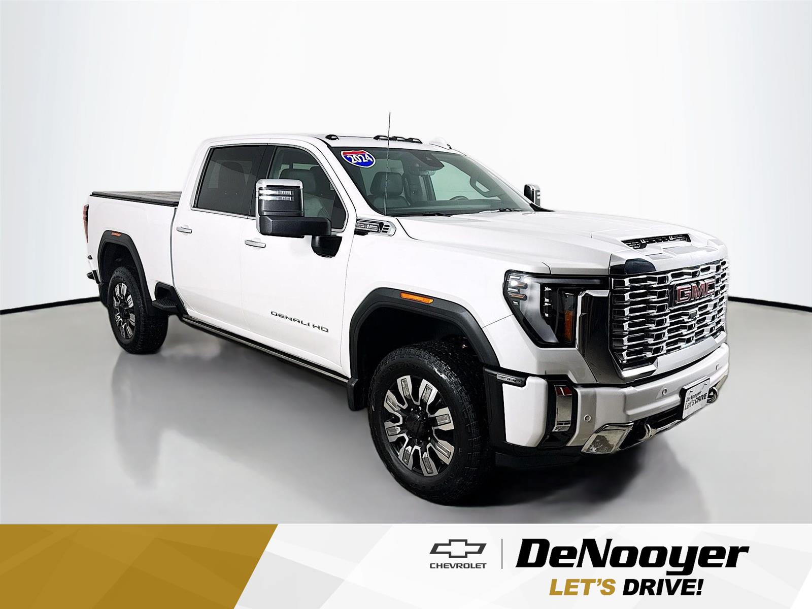 White Frost Tricoat 2024 GMC Sierra 3500HD Denali Crew Cab 4WD Pickup Truck Four-Wheel Drive Automatic