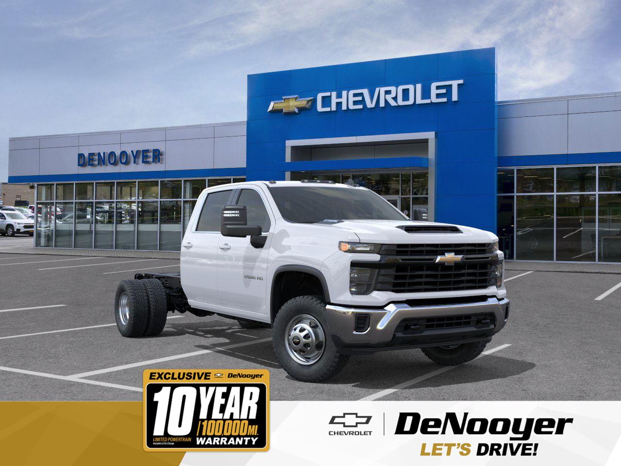 Summit White 2026 Chevrolet Silverado 3500HD Chassis Work Truck Crew Cab 4WD Pickup Truck Four-Wheel Drive Automatic