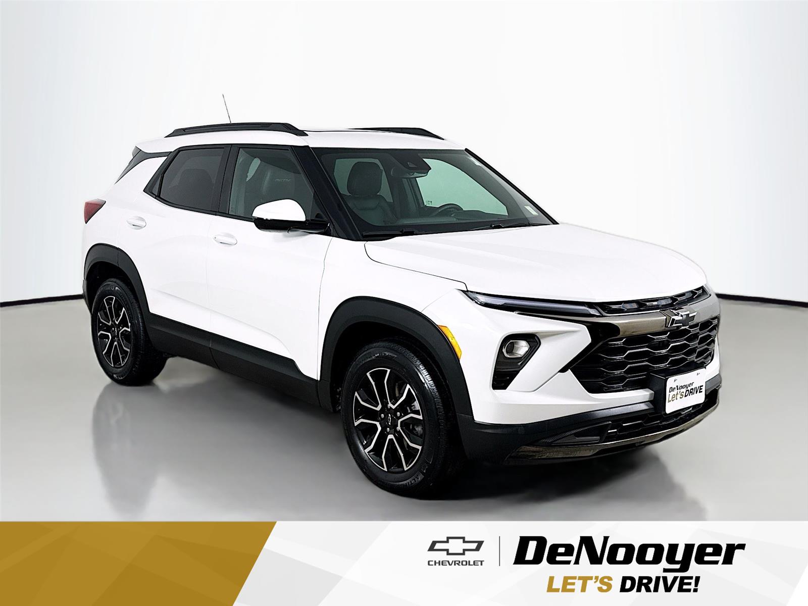 White (Iridescent Pearl Tricoat) 2025 Chevrolet Trailblazer ACTIV AWD SUV / Crossover Four-Wheel Drive 9-Speed Automatic