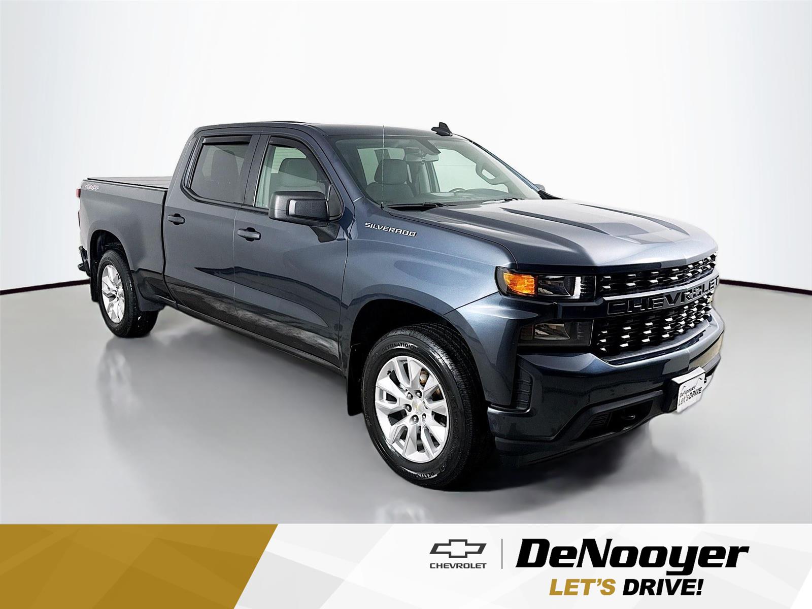 Shadow Gray Metallic 2021 Chevrolet Silverado 1500 Custom Crew Cab 4WD Pickup Truck Four-Wheel Drive 8-Speed Automatic