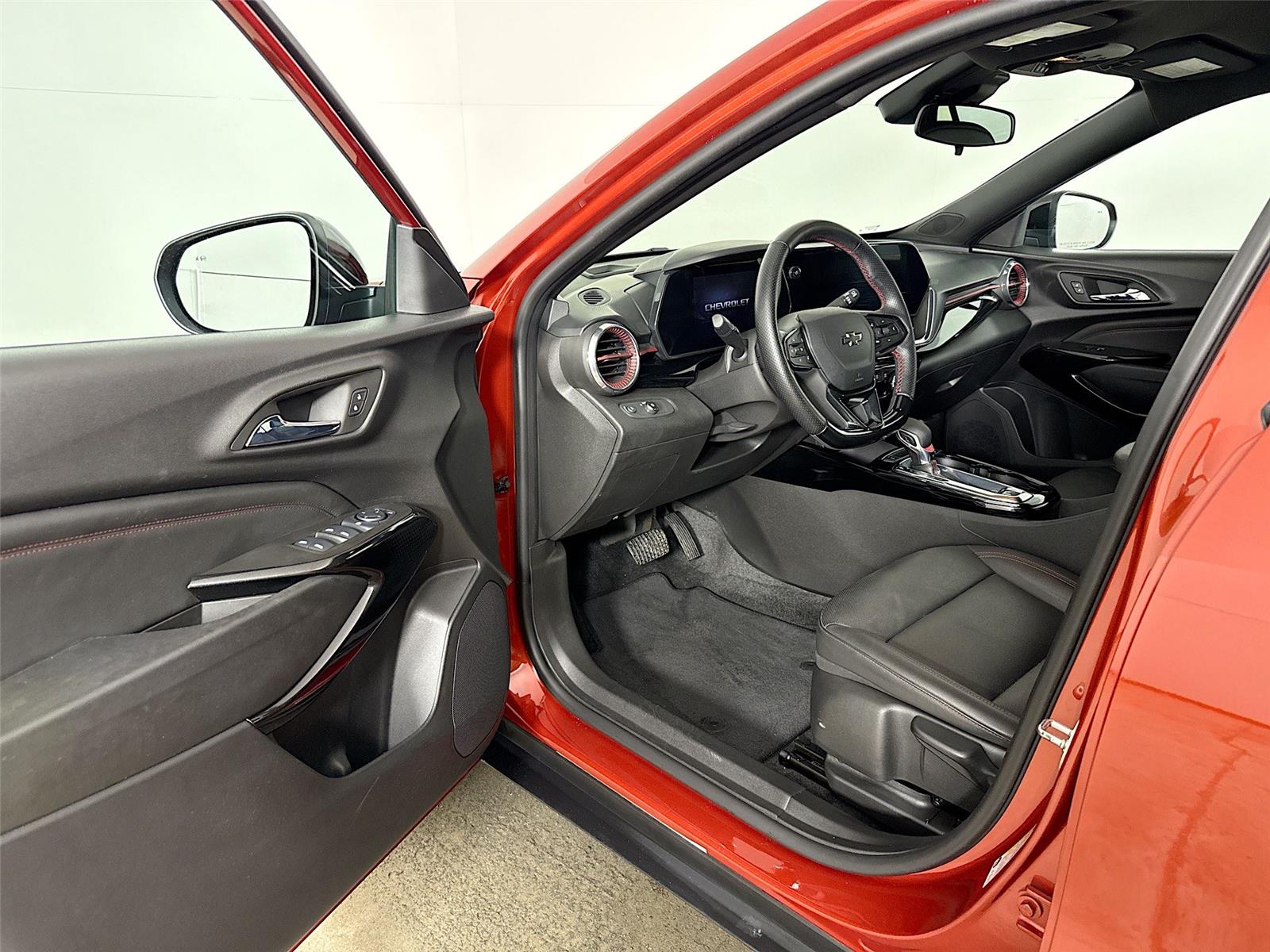 View vehicle photo 3