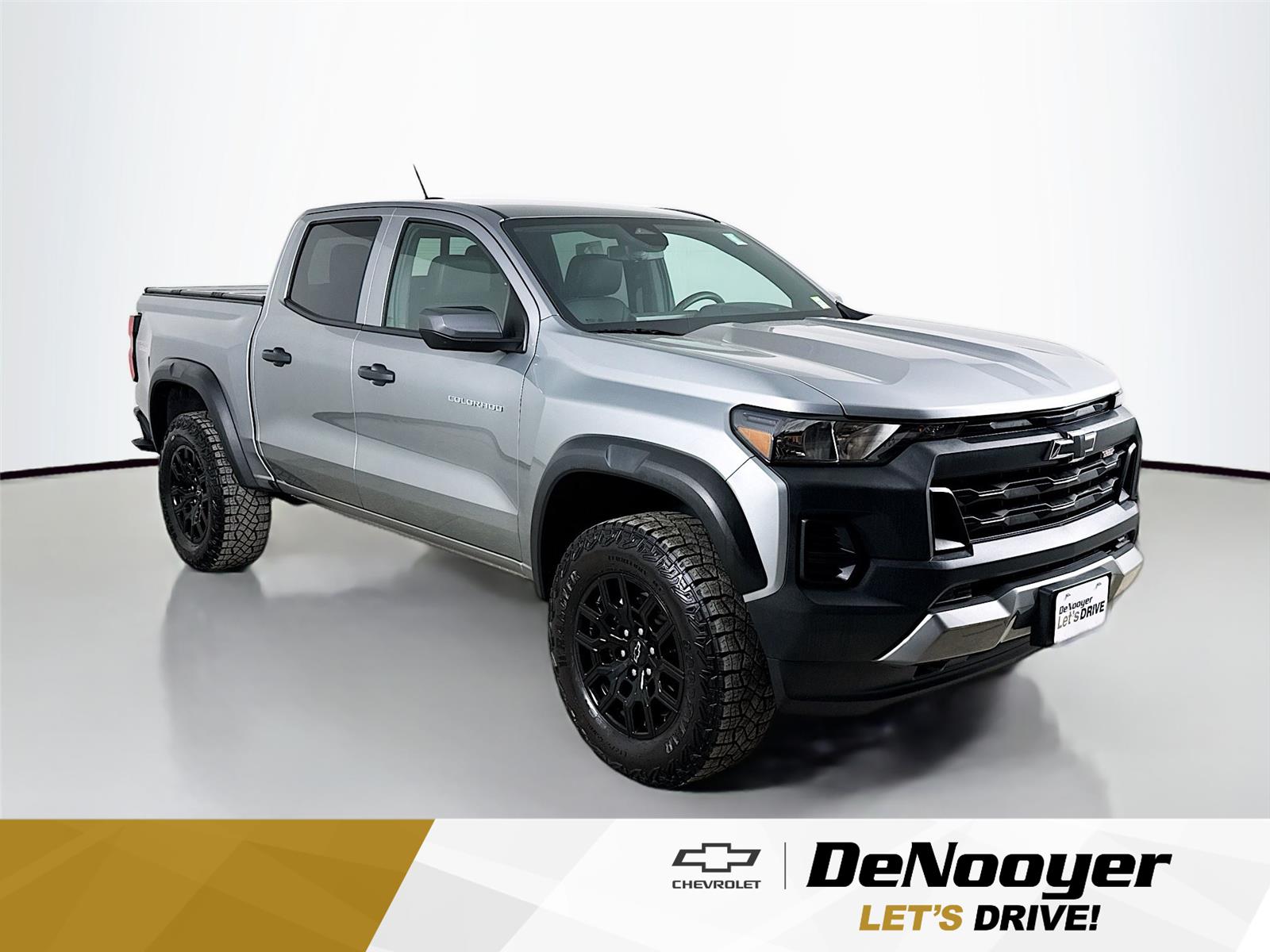 Sterling Gray Metallic 2025 Chevrolet Colorado Trail Boss Crew Cab 4WD Pickup Truck Four-Wheel Drive 8-Speed Automatic