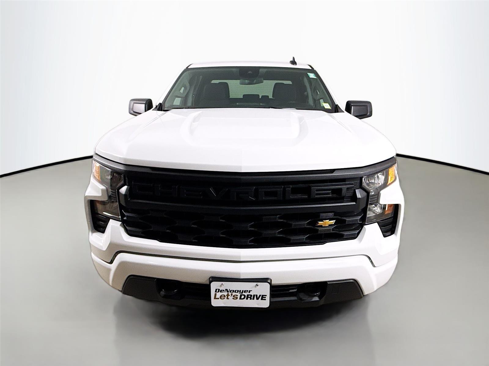 View vehicle photo 4