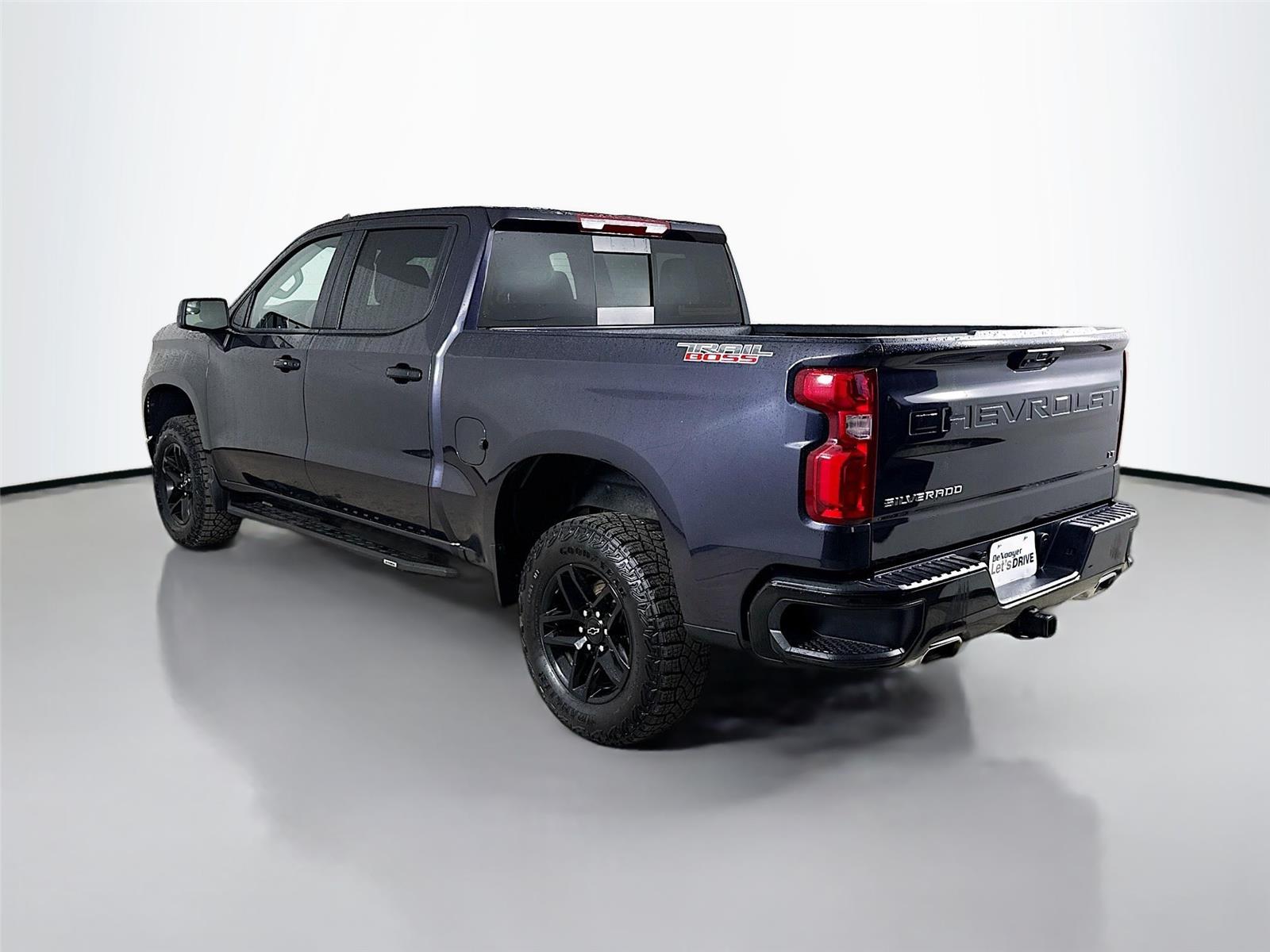 View vehicle photo 7