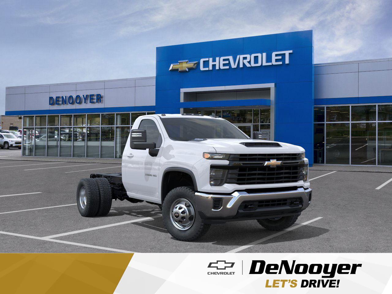 Summit White 2026 Chevrolet Silverado 3500HD Chassis Pickup Truck Four-Wheel Drive Automatic