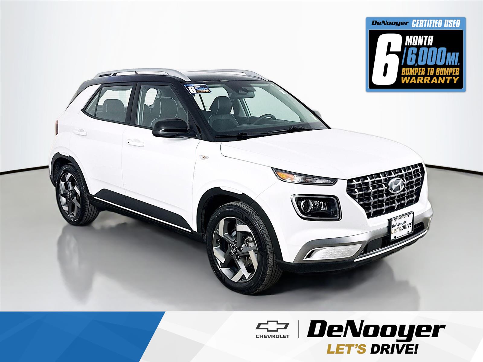 Lunar White 2023 Hyundai Venue SUV / Crossover Front-Wheel Drive Continuously Variable Transmission
