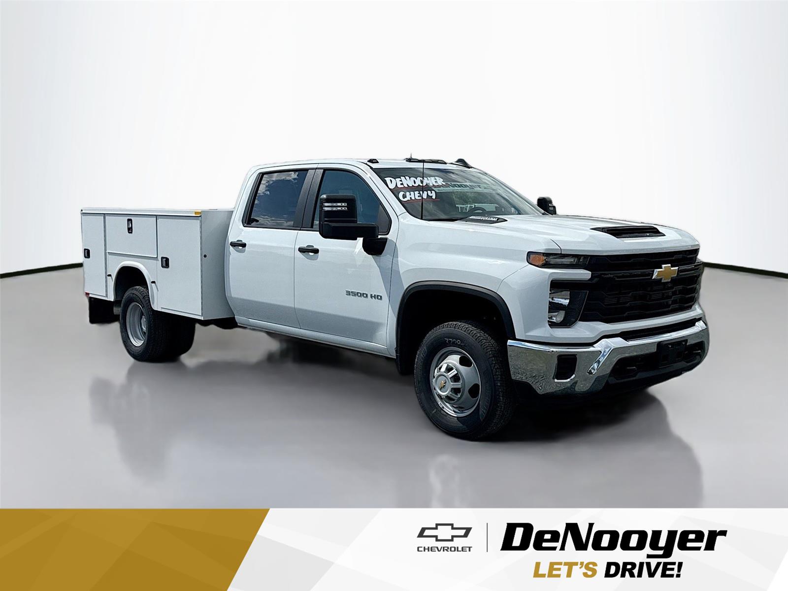 Summit White 2026 Chevrolet Silverado 3500HD Chassis Pickup Truck Four-Wheel Drive Automatic