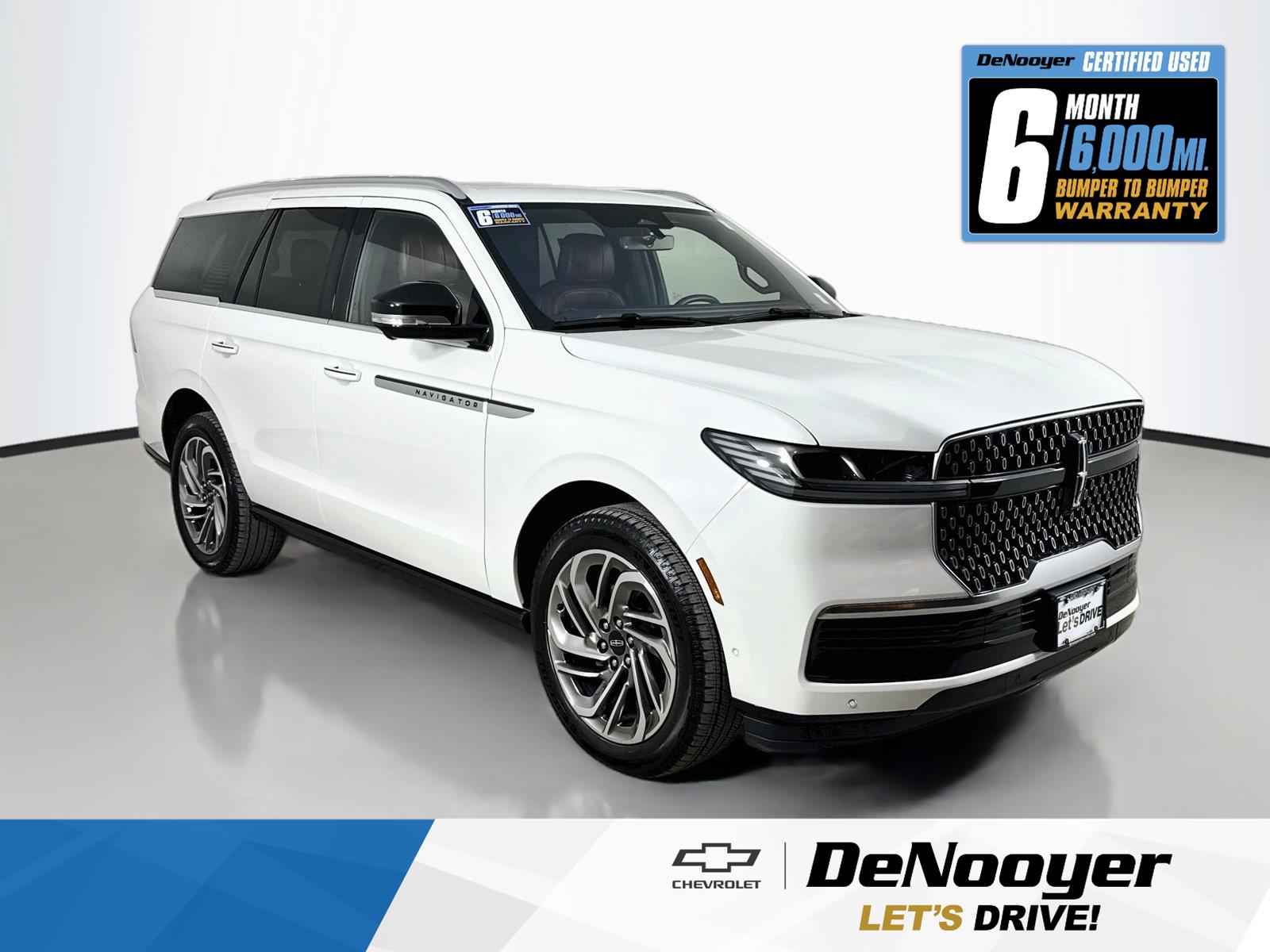 Pristine White Metallic Tri-Coat 2025 Lincoln Navigator SUV / Crossover Four-Wheel Drive Automatic