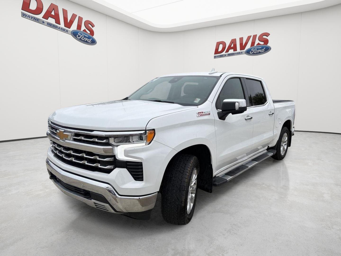 Summit White 2024 Chevrolet Silverado 1500 Pickup Truck Four-Wheel Drive Automatic