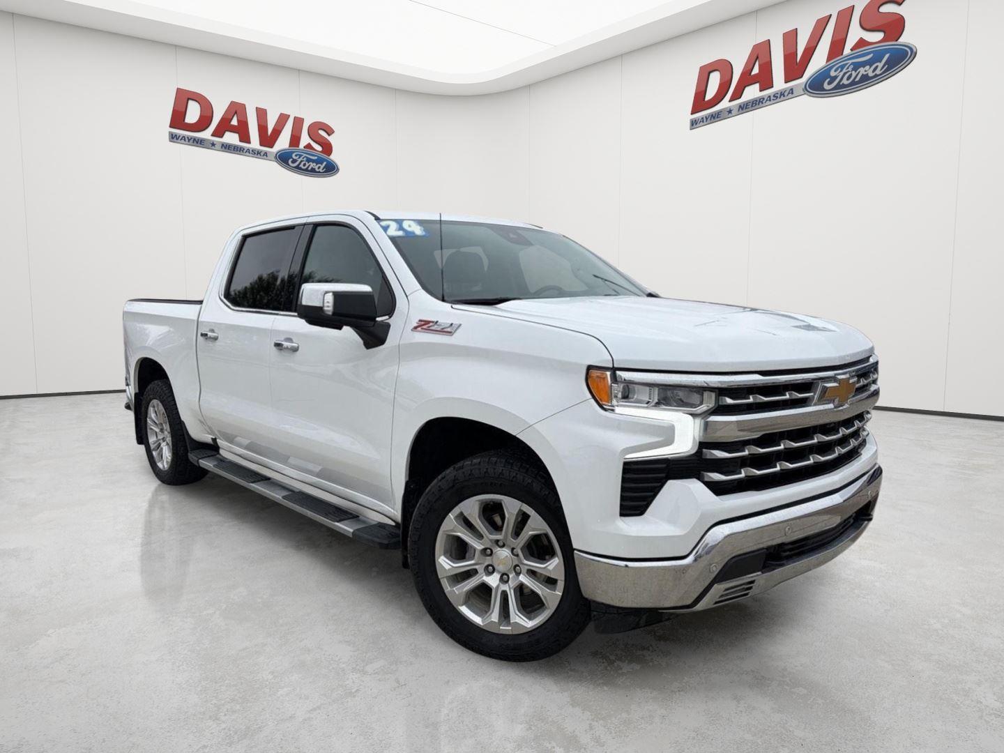 Summit White 2024 Chevrolet Silverado 1500 Pickup Truck Four-Wheel Drive Automatic