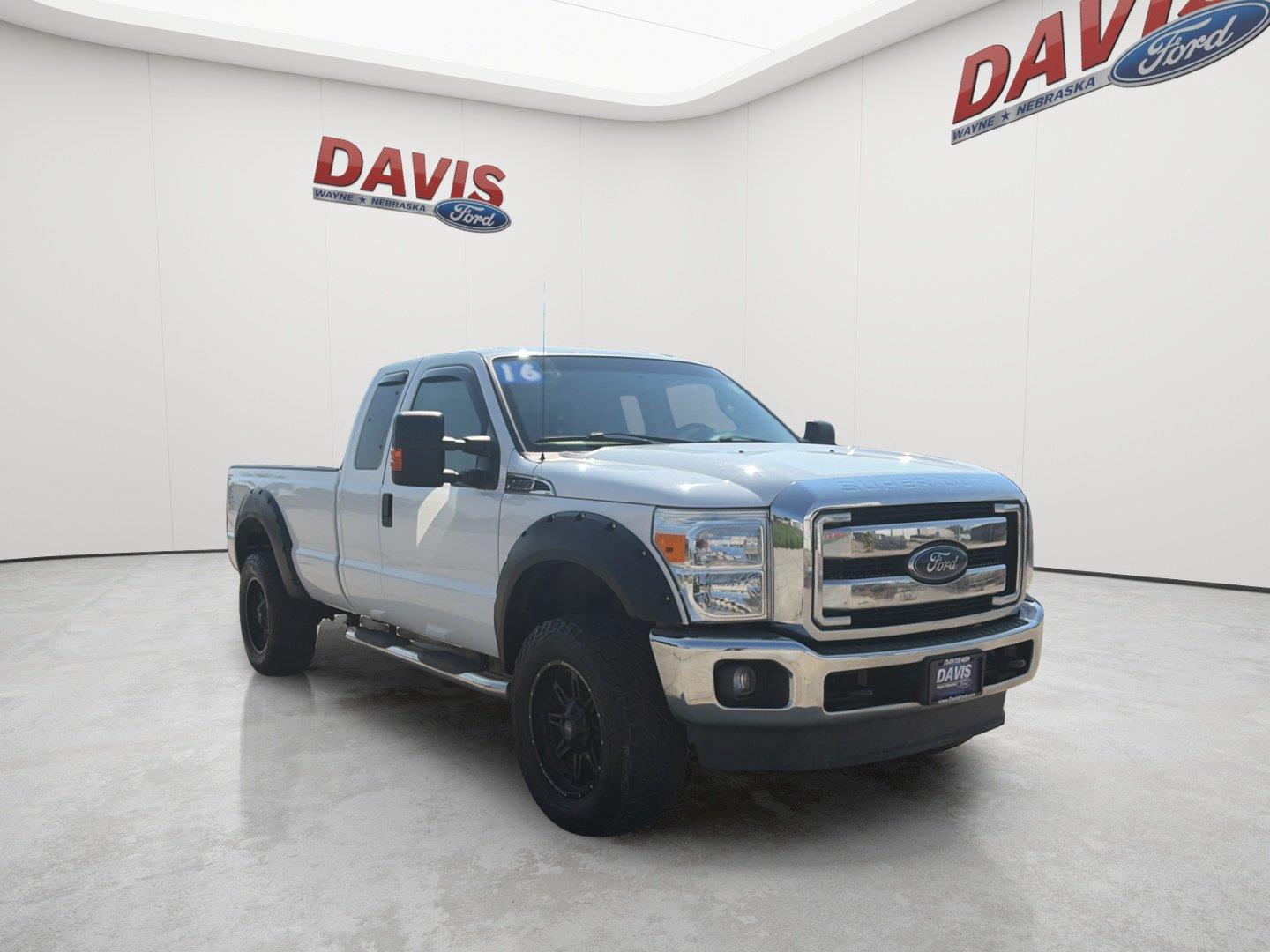 Oxford White 2016 Ford F-250 Super Duty Pickup Truck Four-Wheel Drive 6-Speed Automatic