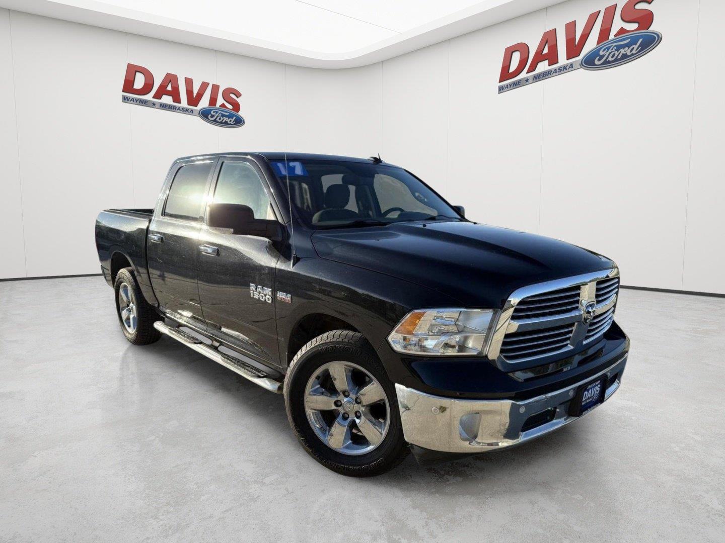 Brilliant Black Crystal Pearlcoat 2017 RAM 1500 Pickup Truck Four-Wheel Drive 8-Speed Automatic