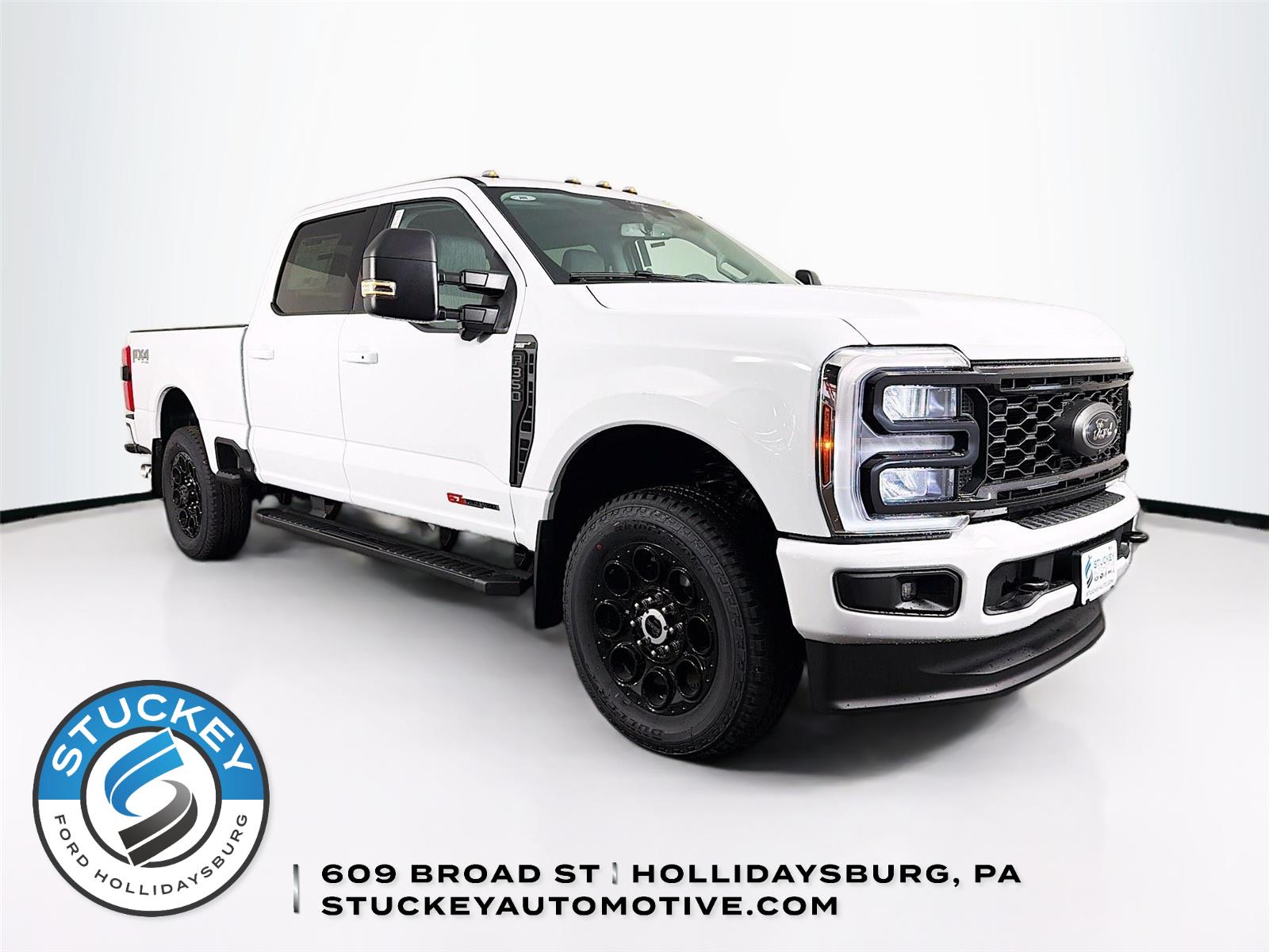 Oxford White 2026 Ford F-350 Super Duty XLT Crew Cab 4WD Pickup Truck Four-Wheel Drive Automatic