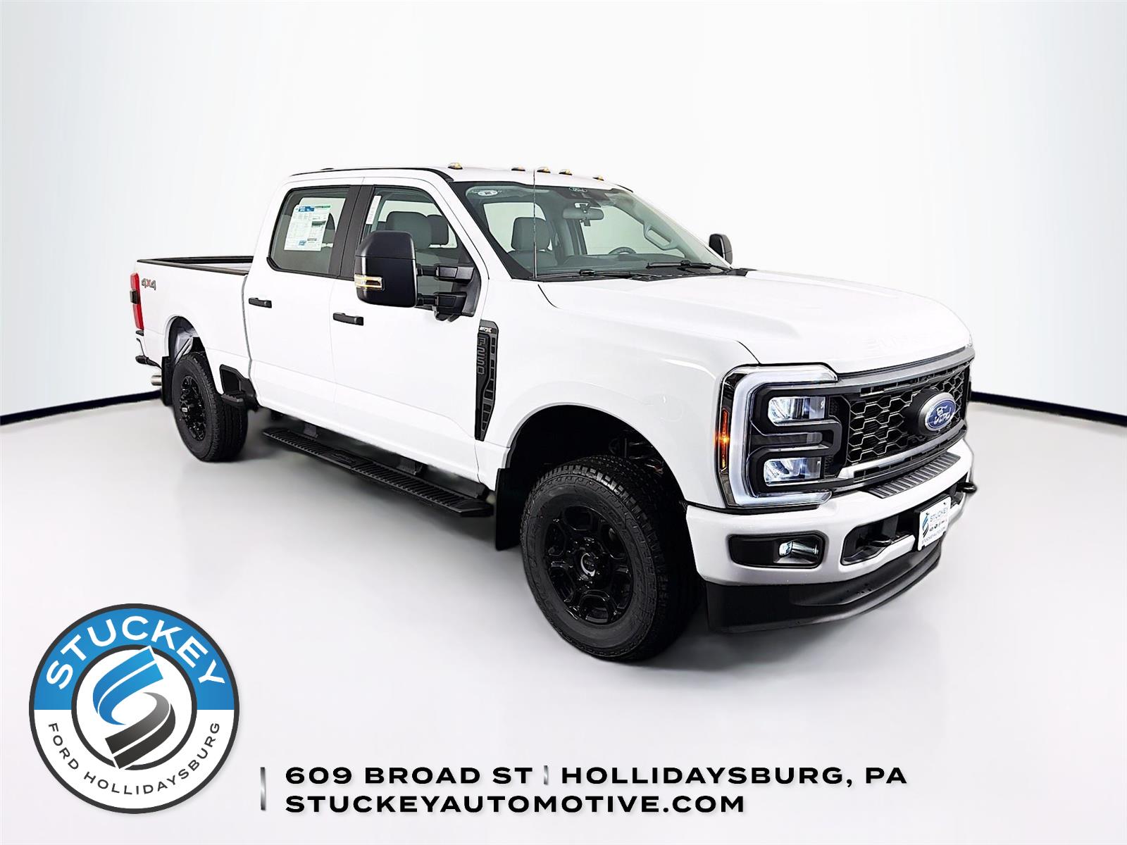 Oxford White 2026 Ford F-250 Super Duty XL Crew Cab 4WD Pickup Truck Four-Wheel Drive Automatic