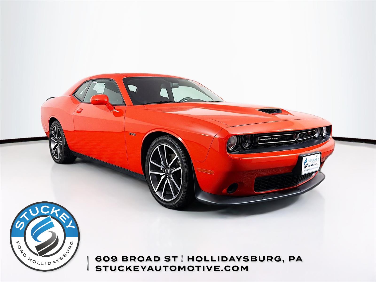 Go Mango 2023 Dodge Challenger R/T RWD Coupe Rear-Wheel Drive 6-Speed Manual