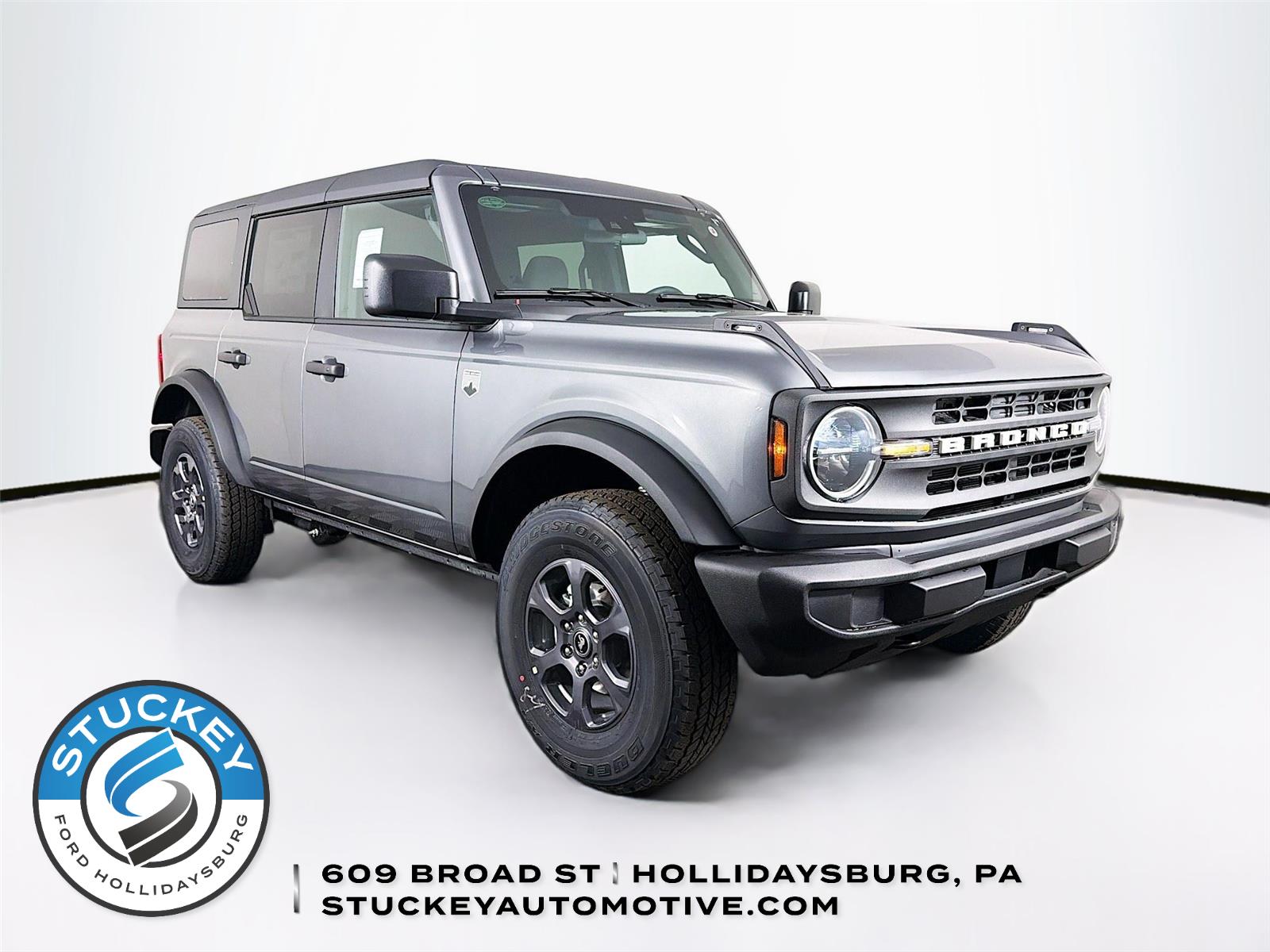 Carbonized Gray Metallic 2026 Ford Bronco SUV / Crossover Four-Wheel Drive 7-Speed Manual