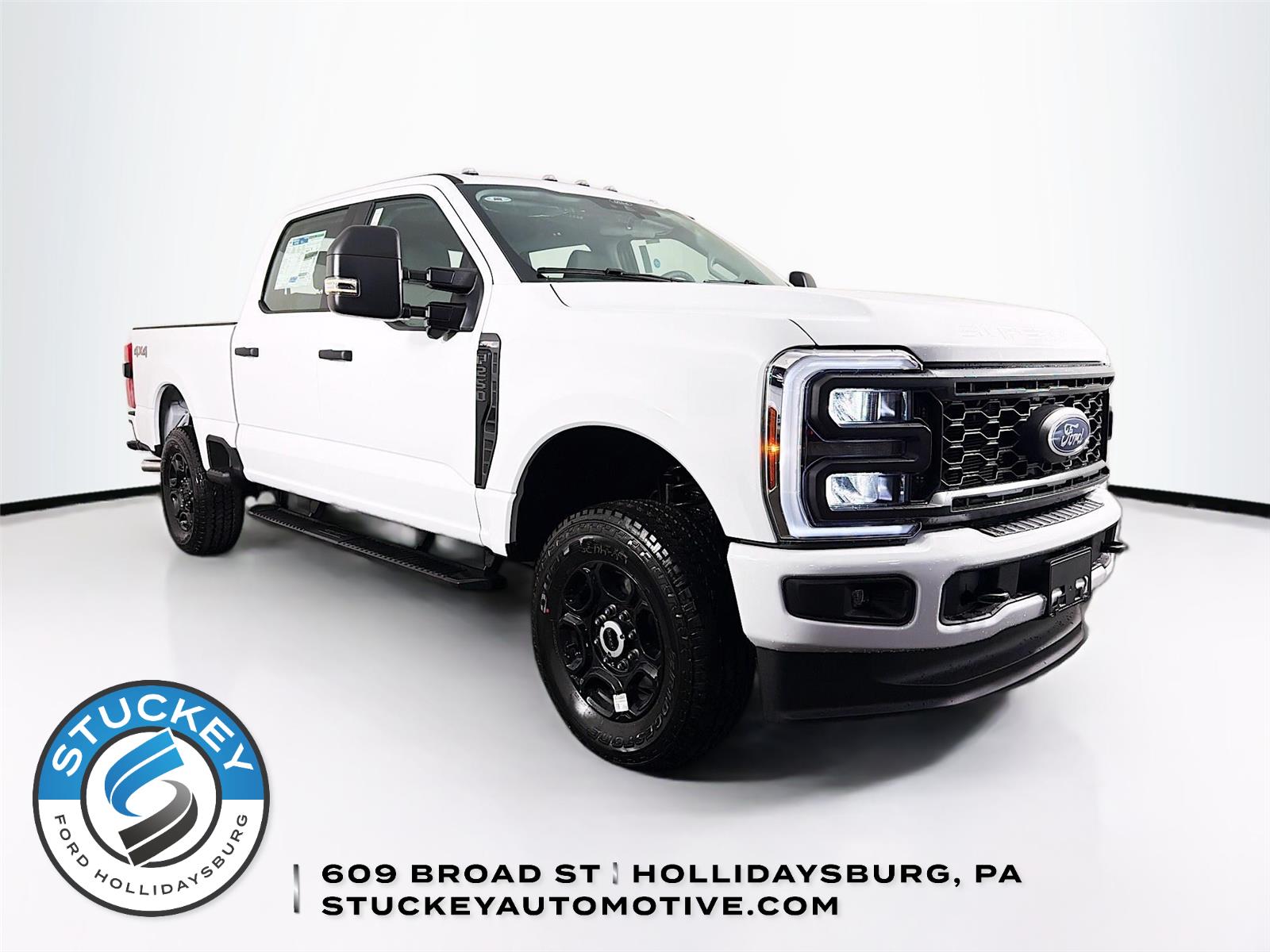 Oxford White 2026 Ford F-250 Super Duty XL Crew Cab 4WD Pickup Truck Four-Wheel Drive Automatic