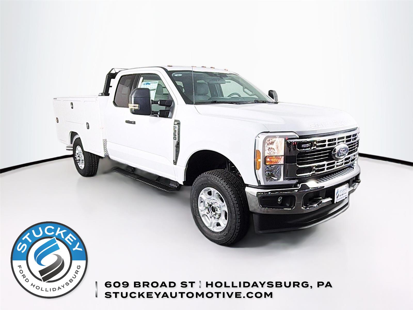 Oxford White 2026 Ford F-350 Super Duty XLT SuperCab 4WD Pickup Truck Four-Wheel Drive Automatic