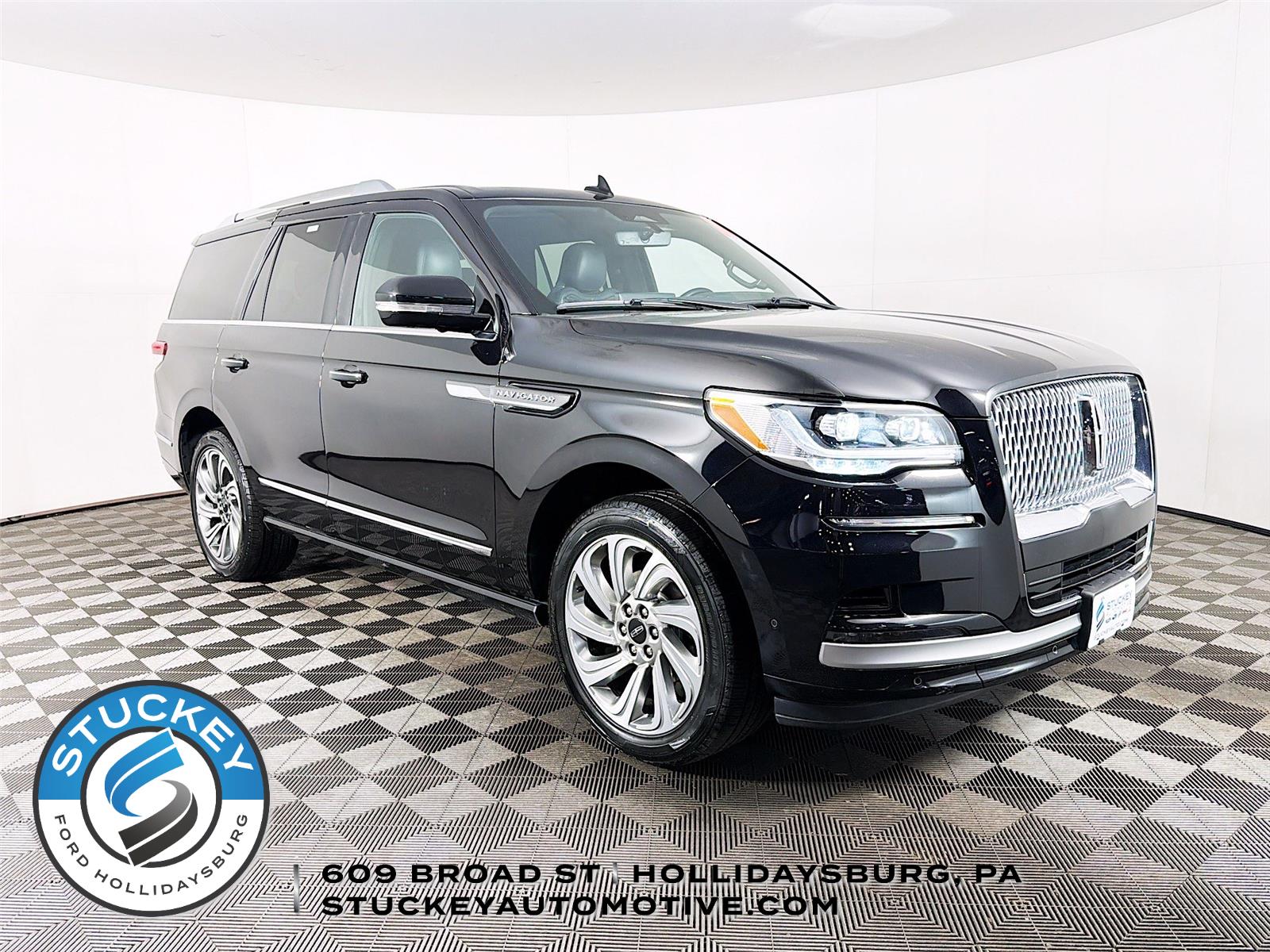 Infinite Black Metallic Clearcoat 2024 Lincoln Navigator Reserve 4WD SUV / Crossover Four-Wheel Drive Automatic