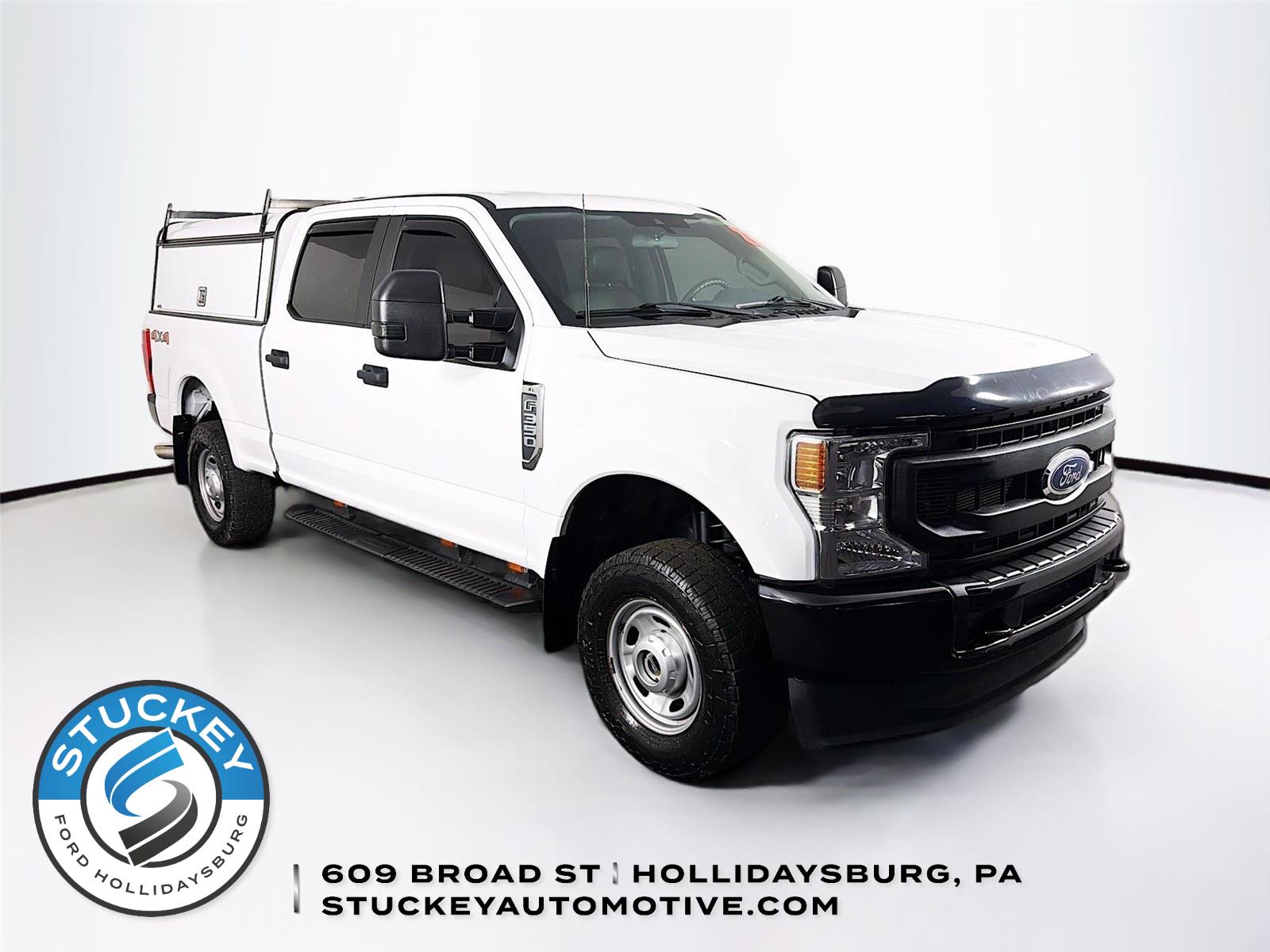 Oxford White 2022 Ford F-350 Super Duty XL Crew Cab 4WD Pickup Truck Four-Wheel Drive Automatic